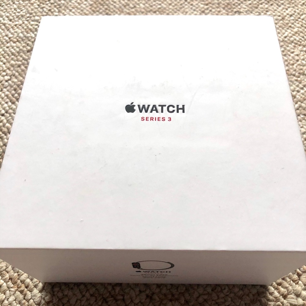 Used Apple Aluminum 3 Series w/GPS & Packaging - Picture 6 of 8